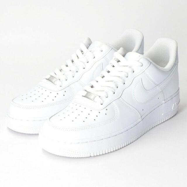 NIKE(ナイキ)のNIKE AIR FORCE 1 '07 エアフォースワン　27cm 新品未使用 メンズの靴/シューズ(スニーカー)の商品写真