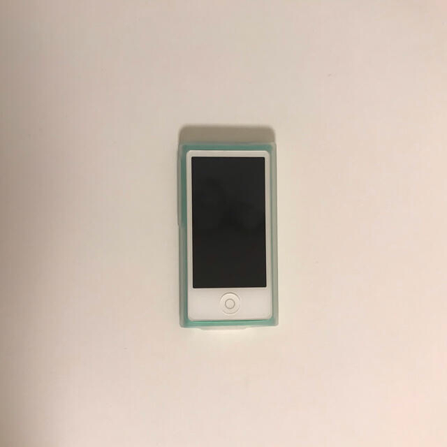 iPod(アイポッド)のiPod nano 7世代 16GB カバー付き スマホ/家電/カメラのオーディオ機器(ポータブルプレーヤー)の商品写真