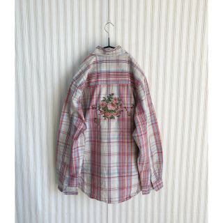 ロキエ(Lochie)の古着  レトロ　vintage  薔薇　刺繍シャツ　used  ヴィンテージ(シャツ/ブラウス(長袖/七分))