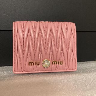 ミュウミュウ(miumiu)のミュウミュウ　新品　マテラッセ　ピンク　折財布(財布)