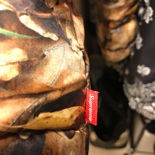 Supreme(シュプリーム)のノースフェイス supreme ヌプシ　ダウン メンズのジャケット/アウター(ダウンジャケット)の商品写真