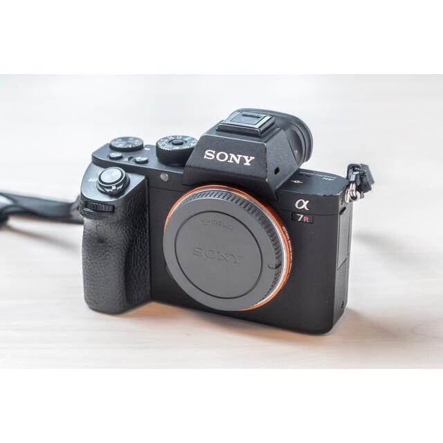 SONY(ソニー)のSONY ソニー α7rii ILCE-7RM2 ボディ外箱・付属品完備  スマホ/家電/カメラのカメラ(ミラーレス一眼)の商品写真