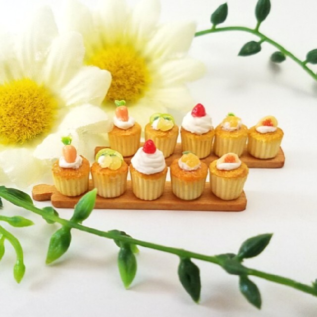 5種のこんがりフルーツカップケーキ ハンドメイドミニチュアフードの通販 By Alice S Shop ラクマ