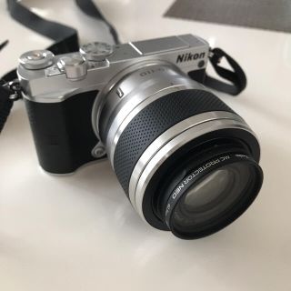 ニコン(Nikon)のNikon 1 J5シルバーＷレンズセット(ミラーレス一眼)