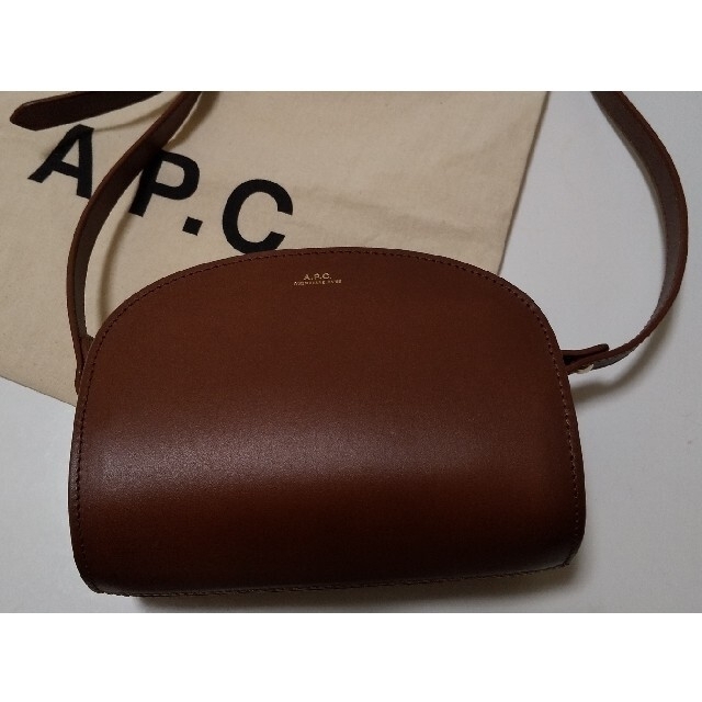 A.P.C アーペーセー ハーフムーンショルダーバッグのサムネイル