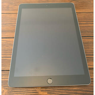 アイパッド(iPad)の【最終値下げ】iPad6 WiFi　32gb スペースグレー　2018年モデル(タブレット)