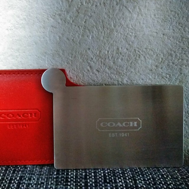 COACH(コーチ)のCOACH　赤コンパクトミラー レディースのファッション小物(ミラー)の商品写真