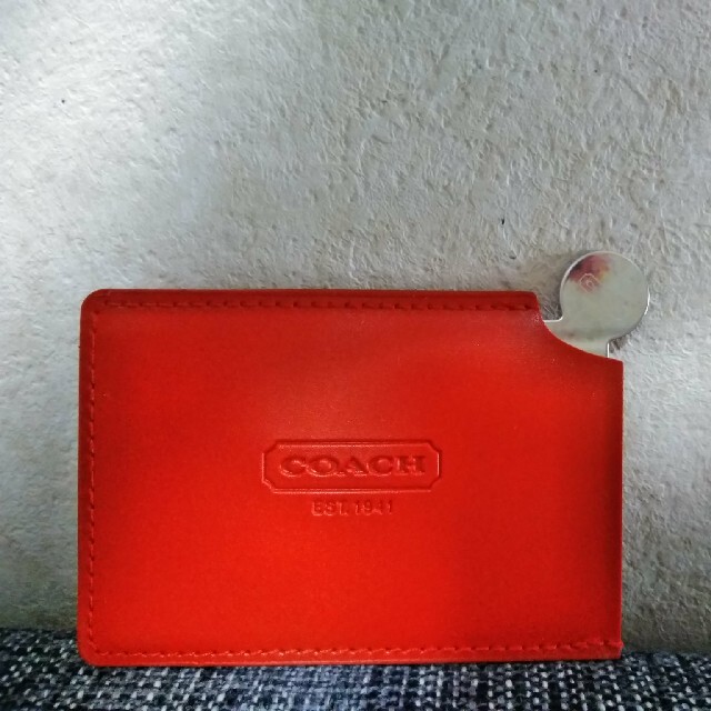 COACH(コーチ)のCOACH　赤コンパクトミラー レディースのファッション小物(ミラー)の商品写真