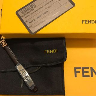 フェンディ(FENDI)の未使用　フェンディ   携帯ストラップ　　　ブラックレザー　ズッカ(ネックストラップ)