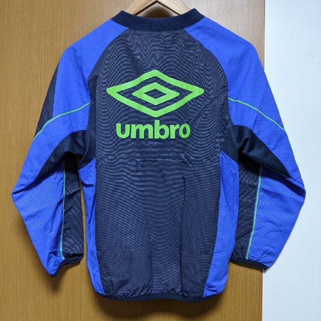 UMBRO(アンブロ)のUmbro　140　ピステ上下セットです スポーツ/アウトドアのサッカー/フットサル(ウェア)の商品写真