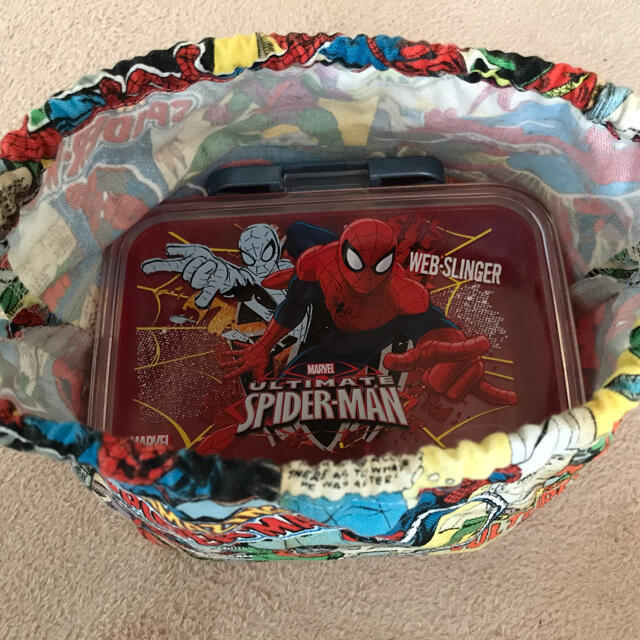 Disney(ディズニー)の（ruu様専用）スパイダーマン 巾着袋 お弁当入 ランチボックス 1枚 アメコミ キッズ/ベビー/マタニティのこども用バッグ(ランチボックス巾着)の商品写真