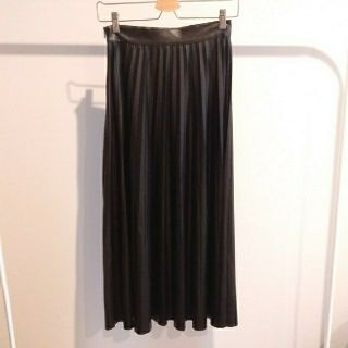 ザラ(ZARA)のZARA　ロング　プリーツスカート　黒(ロングスカート)