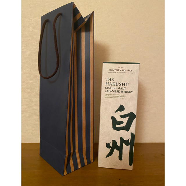 サントリー(サントリー)の●贈呈用(送料込み) 化粧箱&紙袋付き　白州　NV ウイスキー　700ml 食品/飲料/酒の酒(ウイスキー)の商品写真