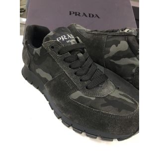 国内正規品　PRADA  メンズ　スニーカー　スエード  ブラック　美品