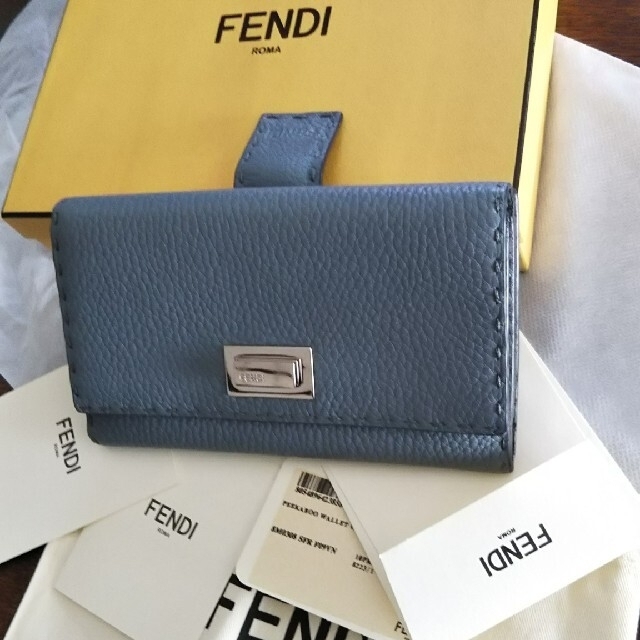 フェンディ ピーカーブー コンチネンタル 財布 フェンディ ピーカーブー コンチネンタル 財布