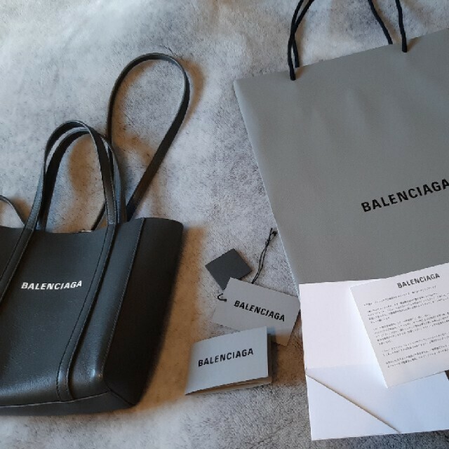 BALENCIAGA レディースのバッグ(ショルダーバッグ)の商品写真