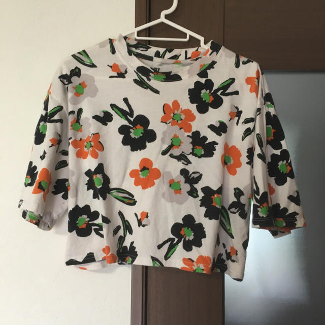 SLY(スライ)のSLY☆花柄ショートＴシャツ レディースのトップス(Tシャツ(半袖/袖なし))の商品写真