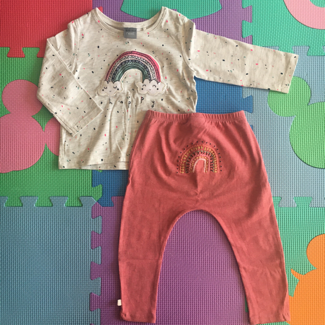 NEXT(ネクスト)の専用♡nextbaby 85 ウサギ　ボーダー　andレインボーセットアップ キッズ/ベビー/マタニティのベビー服(~85cm)(シャツ/カットソー)の商品写真