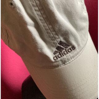 アディダス(adidas)の【adidas アディダス】ホワイトベージュベースボールCAPキャップ帽子(キャップ)