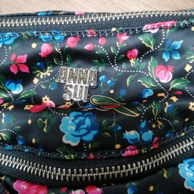 ANNA SUI(アナスイ)のアナスイ　花柄　ナイロンショルダーバッグ レディースのバッグ(ショルダーバッグ)の商品写真