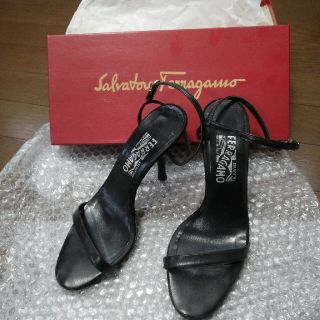 サルヴァトーレフェラガモ(Salvatore Ferragamo)のFerragamoサンダル黒25センチ(サンダル)