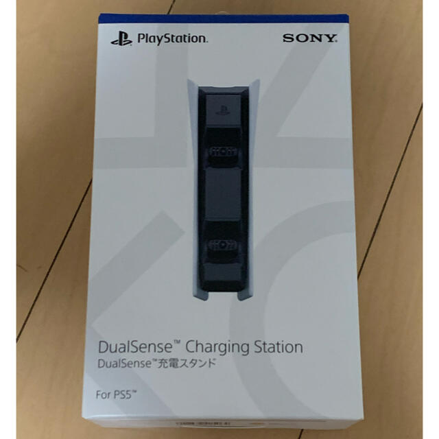 PlayStation(プレイステーション)のDualSense 充電スタンド　PS5 デュアルセンス CFI- ZDS1J エンタメ/ホビーのゲームソフト/ゲーム機本体(その他)の商品写真