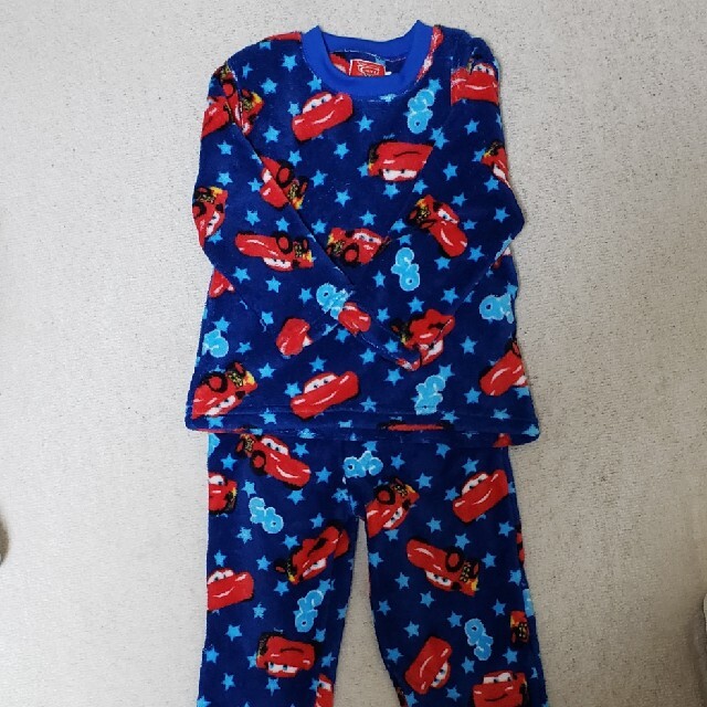 Disney(ディズニー)のカーズのパジャマ キッズ/ベビー/マタニティのキッズ服男の子用(90cm~)(パジャマ)の商品写真