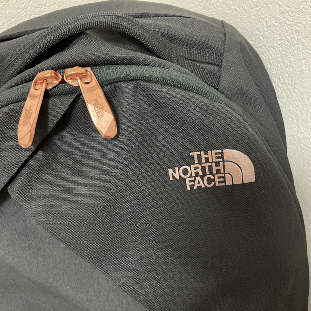 THE NORTH FACE(ザノースフェイス)の激レア　ザノースフェイス　リュック　ローズゴールドイザベラ レディースのバッグ(リュック/バックパック)の商品写真