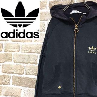 アディダス(adidas)の【アディダス】ジップパーカー スウェット 3本ライン 刺繍ロゴ 黒×金(パーカー)