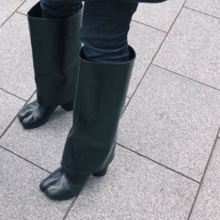 美品 Maison Margiela 足袋 ロングブーツ スウェード ボルドー 美品 Maison Margiela 足袋 ロングブーツ スウェード ボルドー