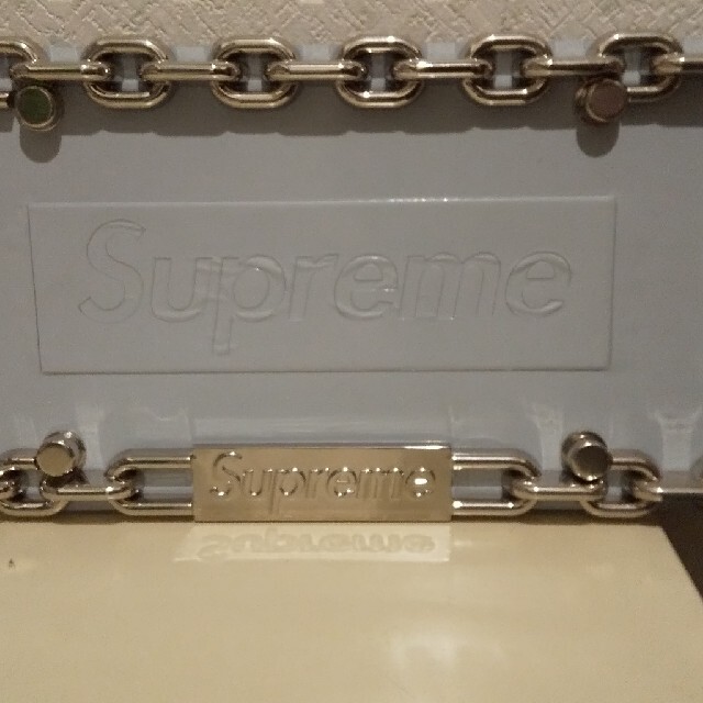 Supreme(シュプリーム)の2018AW supreme Chain License Plate Frame メンズのファッション小物(その他)の商品写真