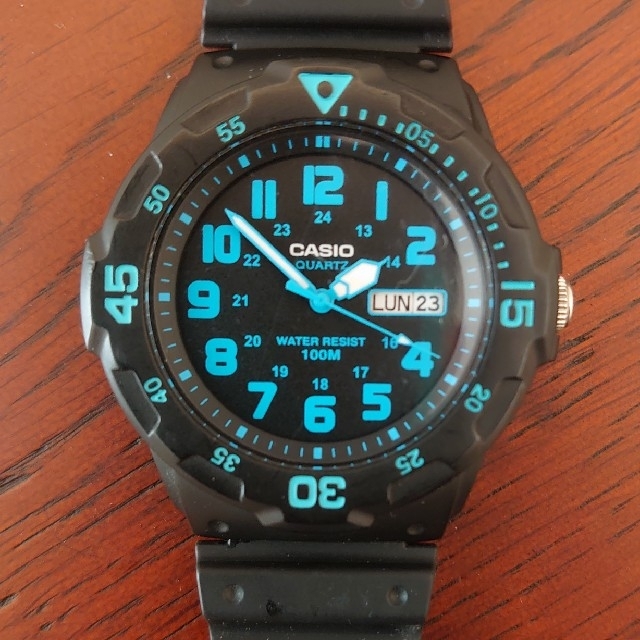 CASIO(カシオ)の希少カラー CASIO カシオ 10気圧防水 アナログウォッチ メンズの時計(腕時計(アナログ))の商品写真