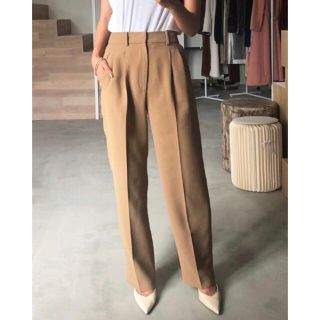 アメリヴィンテージ(Ameri VINTAGE)のアメリヴィンテージ 2TUCKS STRAIGHT PANTS ベージュ M(カジュアルパンツ)