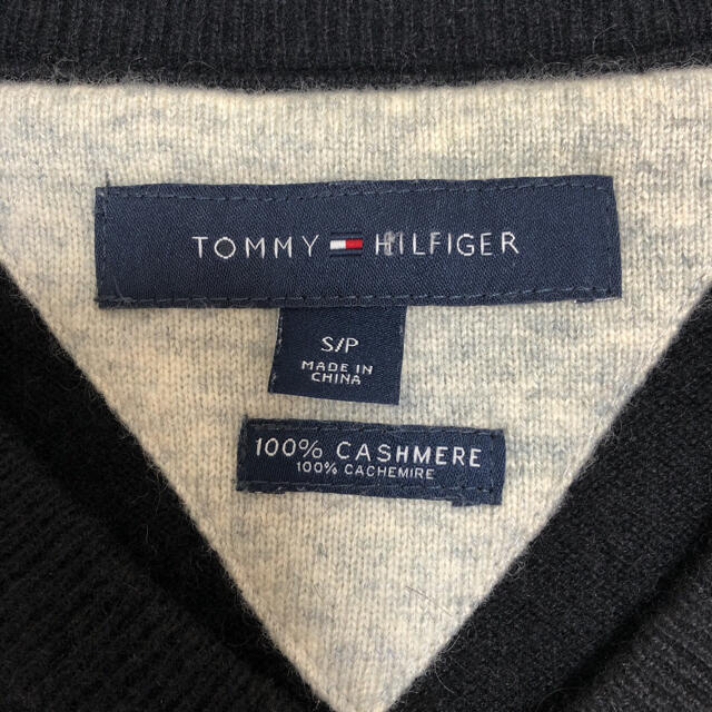 TOMMY HILFIGER(トミーヒルフィガー)の値下可！トミーヒルフィガー カシミヤ100% セーター  Vネック ブラック メンズのトップス(ニット/セーター)の商品写真