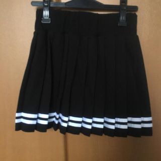黒 プリーツスカート