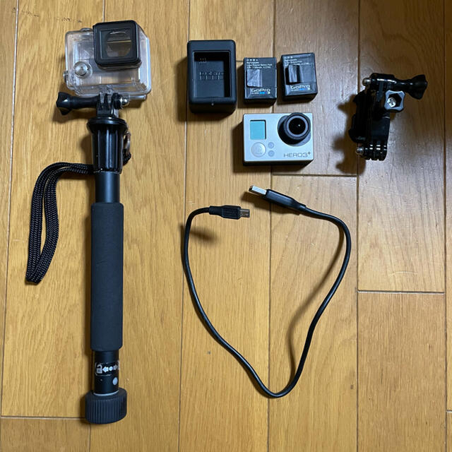 GoPro(ゴープロ)のGo Pro Hero3＋　バッテリー×２個付属 スマホ/家電/カメラのカメラ(ビデオカメラ)の商品写真