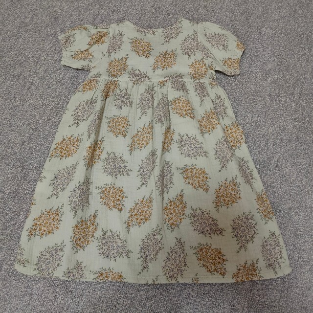 テータテート　完売品　花柄ワンピース　90 キッズ/ベビー/マタニティのキッズ服女の子用(90cm~)(ワンピース)の商品写真