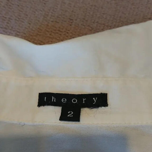theory(セオリー)のマリア様専用⭐︎theory ボディシャツ　白 レディースのトップス(シャツ/ブラウス(長袖/七分))の商品写真