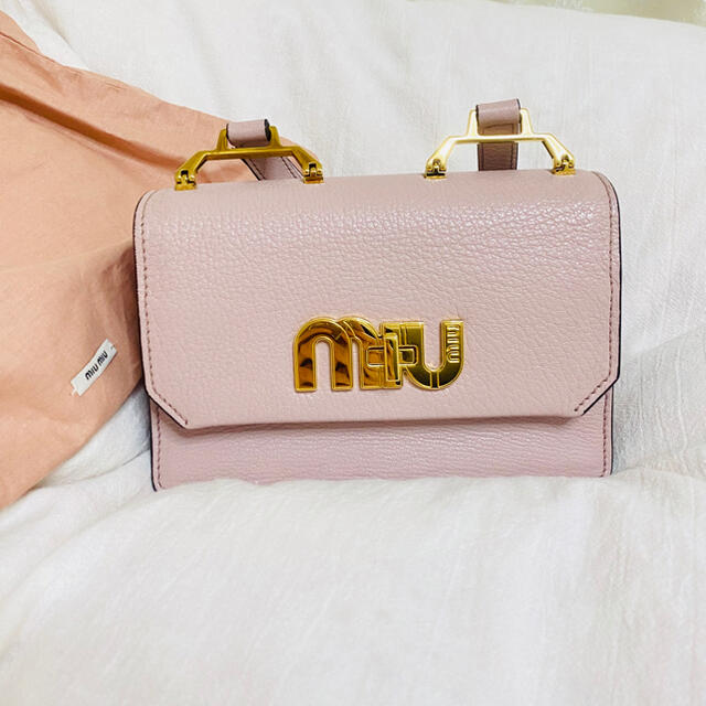 miumiu(ミュウミュウ)のmaco09様専用！miumiu★miuロゴショルダーバッグ レディースのバッグ(ショルダーバッグ)の商品写真