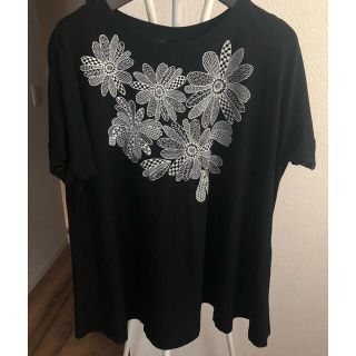 トクコプルミエヴォル(TOKUKO 1er VOL)のトクコプルミエヴォル 花デザインＴシャツ、カットソー(Tシャツ/カットソー(半袖/袖なし))