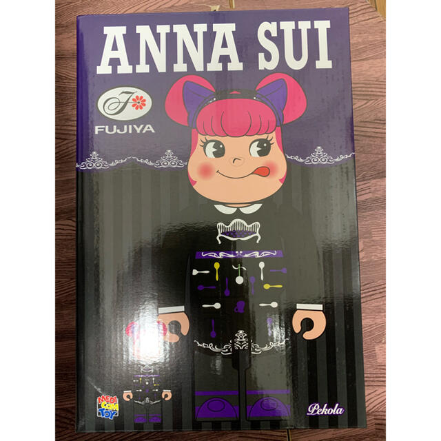 MEDICOM TOY(メディコムトイ)のBE@RBRICK ANNA SUI × ペコラ 400% 100% 不二屋 エンタメ/ホビーのおもちゃ/ぬいぐるみ(キャラクターグッズ)の商品写真