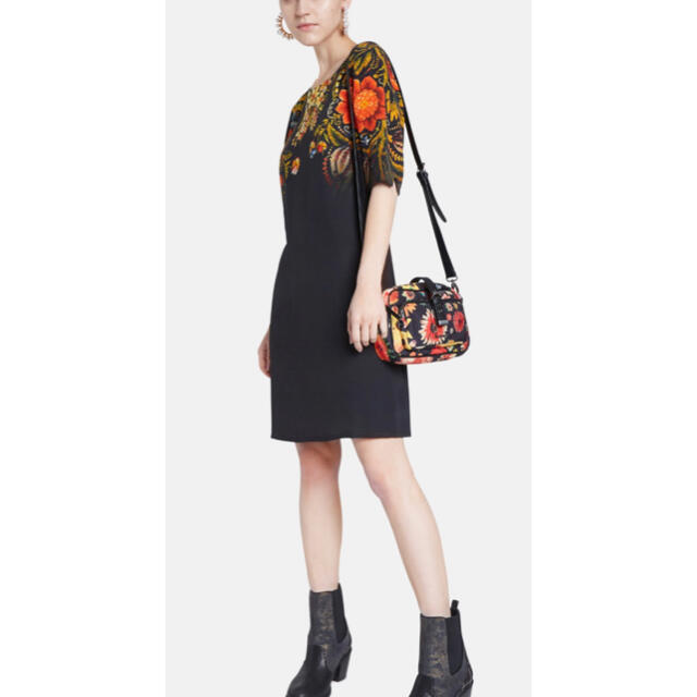 DESIGUAL(デシグアル)の新品✨タグ付き♪ショルダーバッグ　ふわふわ　楽ちん収納💓　大特価❗️ レディースのバッグ(ショルダーバッグ)の商品写真