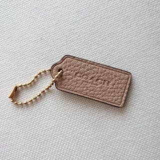 コーチ(COACH)のCOACH タグ バッグチャーム ロゴ ブランド ベージュ 革製(バッグチャーム)