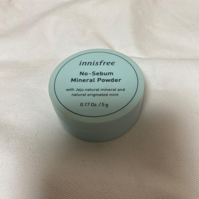 Innisfree(イニスフリー)の【さかなさま専用】イニスフリー ノーセバム ミネラルパウダー5g コスメ/美容のベースメイク/化粧品(フェイスパウダー)の商品写真