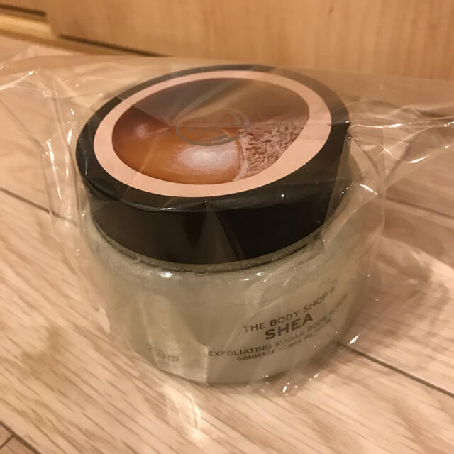 THE BODY SHOP(ザボディショップ)のボディショップ　ボディスクラブ　シア　250ml コスメ/美容のボディケア(ボディスクラブ)の商品写真