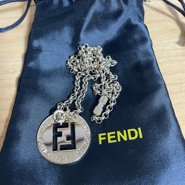 FENDI(フェンディ)のフェンディ　ロゴネックレス レディースのアクセサリー(ネックレス)の商品写真