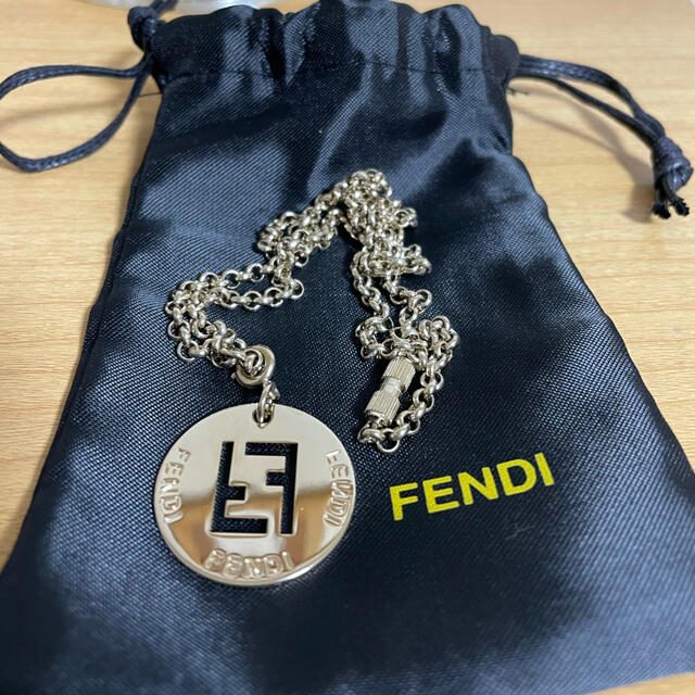 FENDI(フェンディ)のフェンディ　ロゴネックレス レディースのアクセサリー(ネックレス)の商品写真