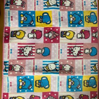 サンリオ(サンリオ)のサンリオ　Sanrio カーペット　マット 送料無料(キャラクターグッズ)