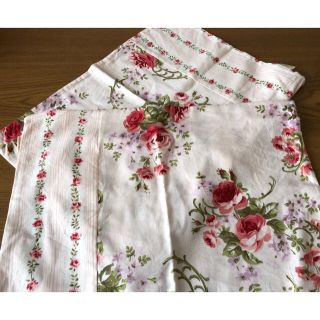 ローラアシュレイ(LAURA ASHLEY)のローラアシュレイクッションカバー(used品)ピンク2枚(クッションカバー)