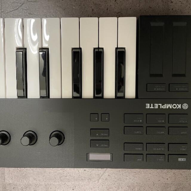NATIVE INSTRUMENTS KOMPLETE KONTROL M32